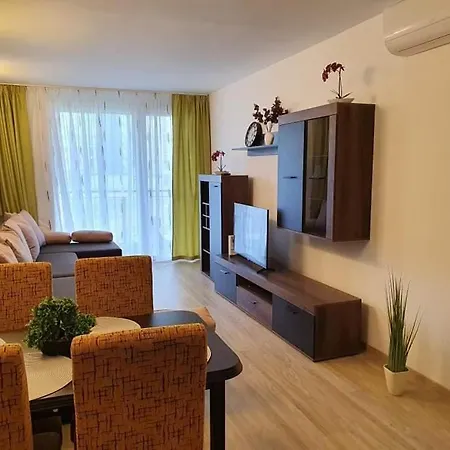 Napsugar Ezuestpart Apartmán *